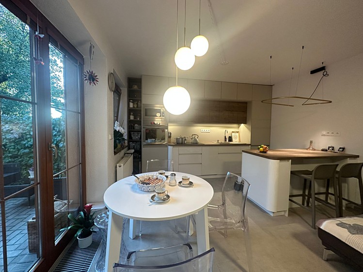Prodej rodinného domu 136 m², pozemek 321 m² - foto 2