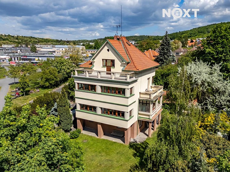 Prodej rodinného domu 300 m², pozemek 1 330 m² - foto 1