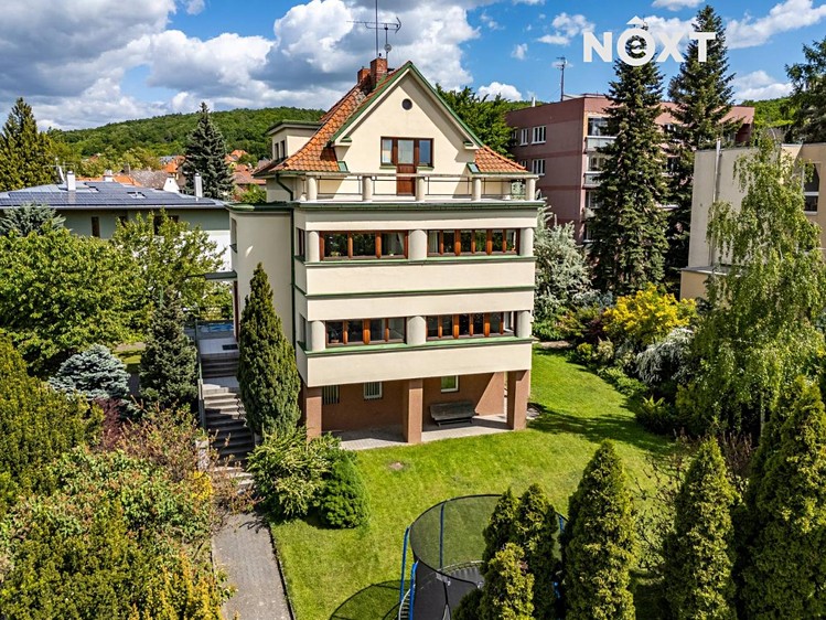 Prodej rodinného domu 300 m², pozemek 1 330 m² - foto 2