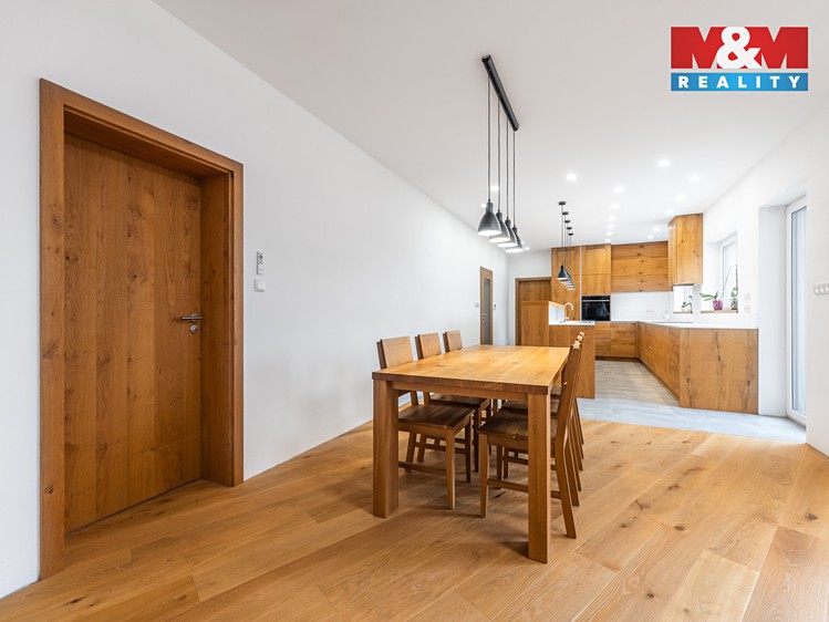Prodej rodinného domu 270 m², pozemek 789 m² - foto 4