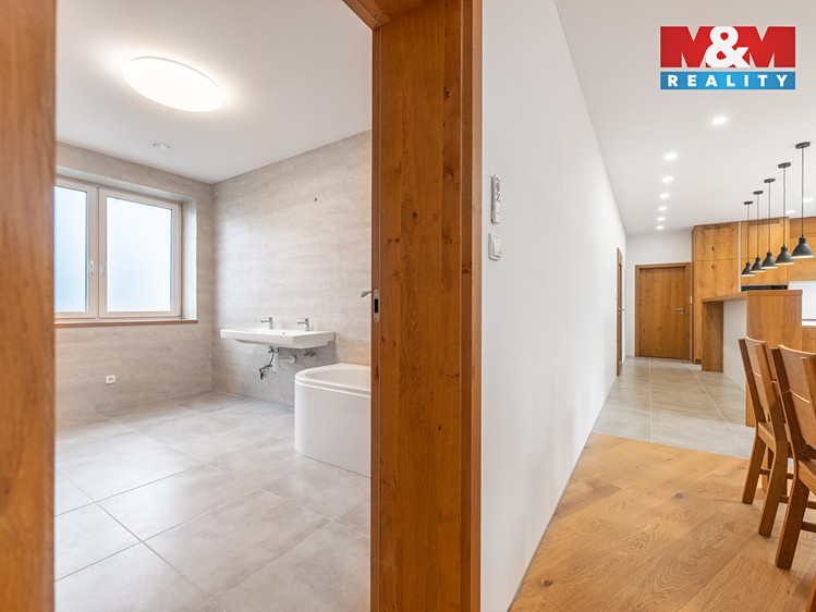 Prodej rodinného domu 270 m², pozemek 789 m² - foto 6