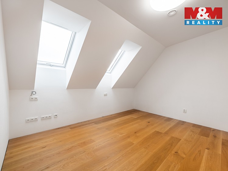 Prodej rodinného domu 270 m², pozemek 789 m² - foto 8