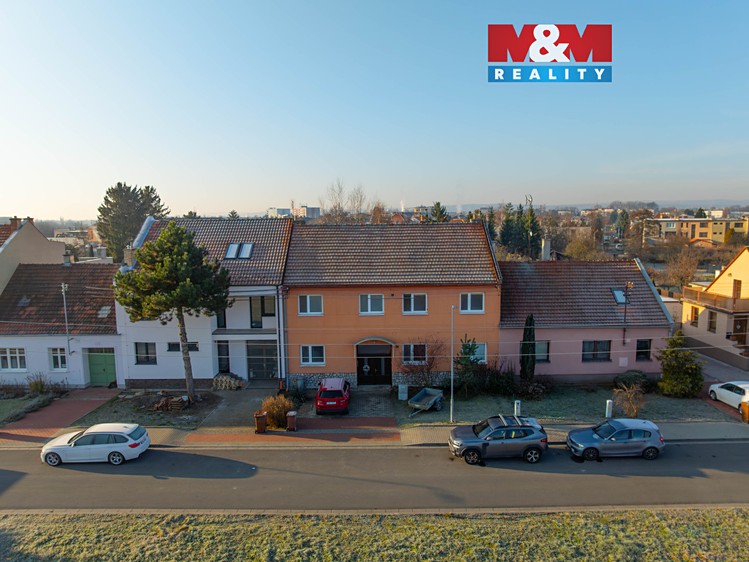 Prodej rodinného domu 240 m², pozemek 1 501 m² - foto 1
