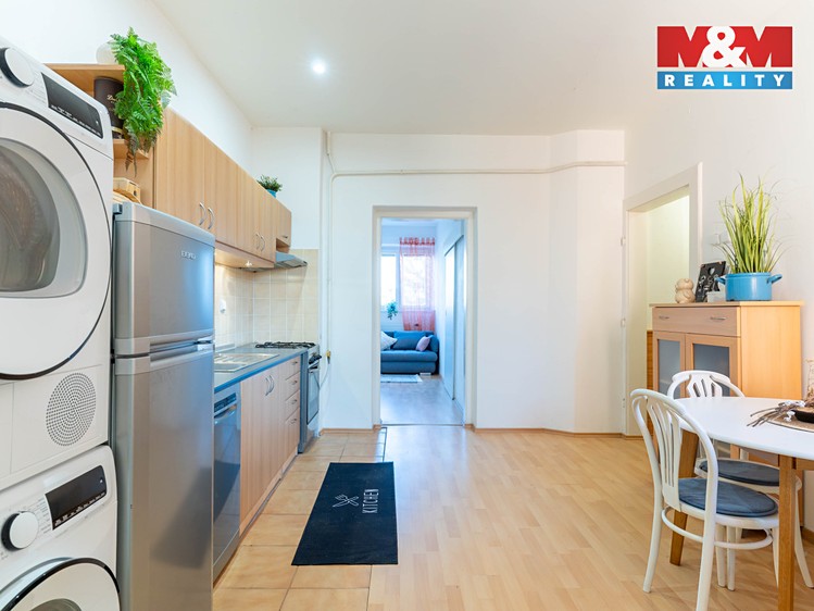 Prodej rodinného domu 240 m², pozemek 1 501 m² - foto 8