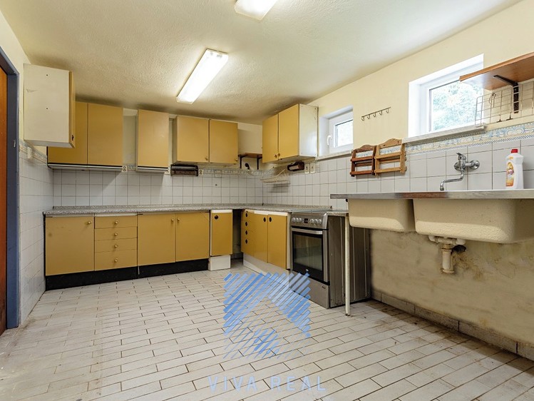 Prodej rodinného domu 337 m², pozemek 1 675 m² - foto 8