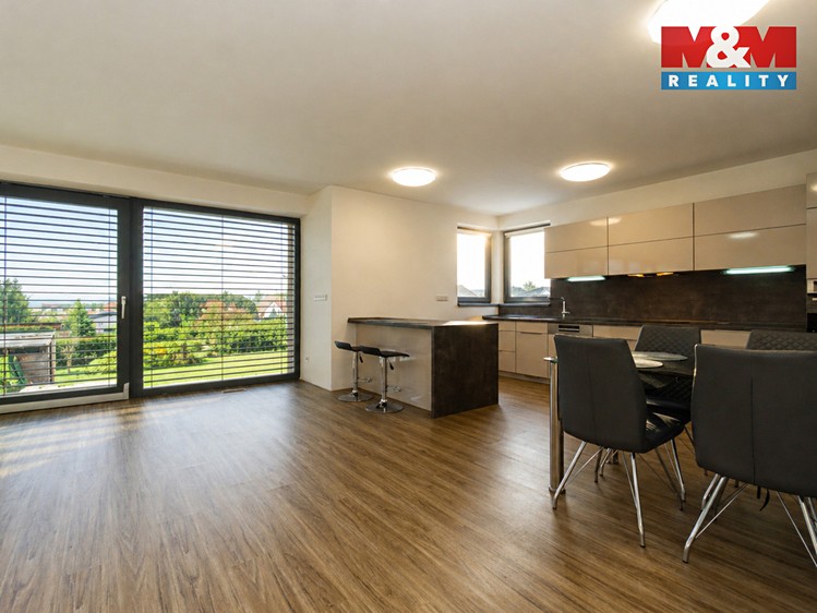 Prodej rodinného domu 287 m², pozemek 1 396 m² - foto 2