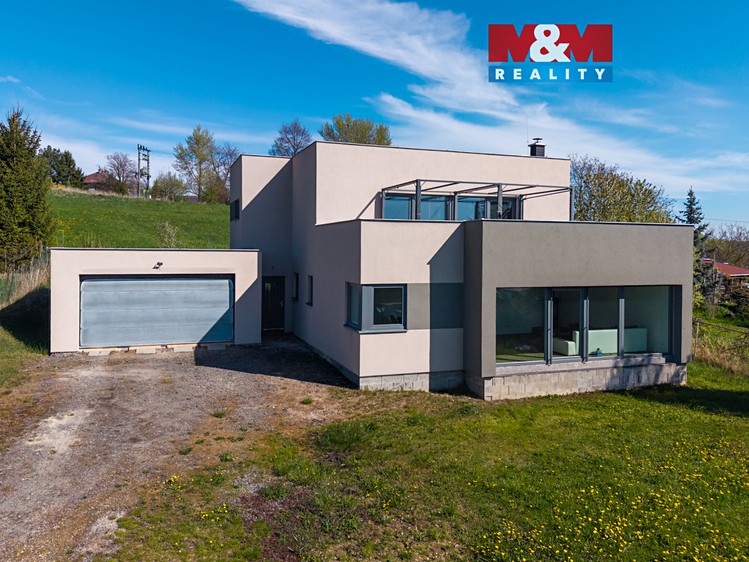 Prodej rodinného domu 287 m², pozemek 1 396 m² - foto 1
