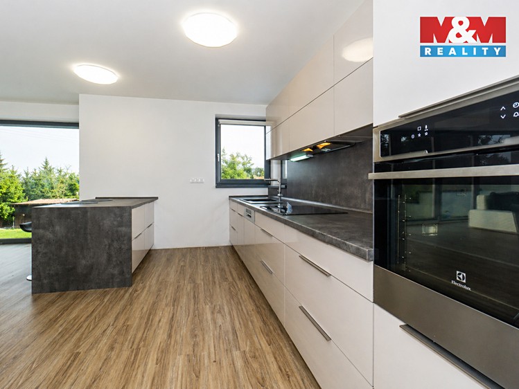 Prodej rodinného domu 287 m², pozemek 1 396 m² - foto 7