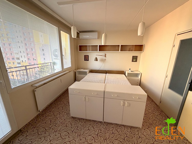 Pronájem bytu 4+1 78 m² - foto 3
