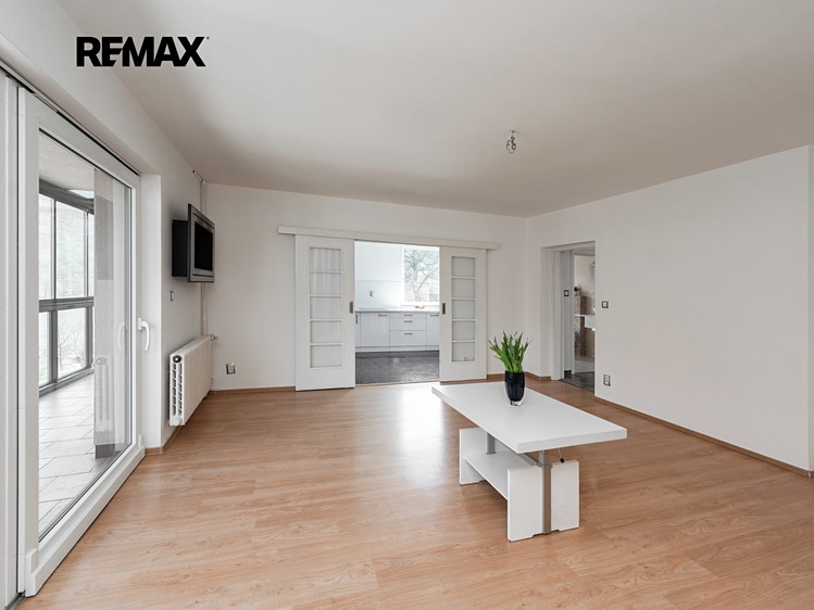 Prodej rodinného domu 300 m², pozemek 2 121 m² - foto 4