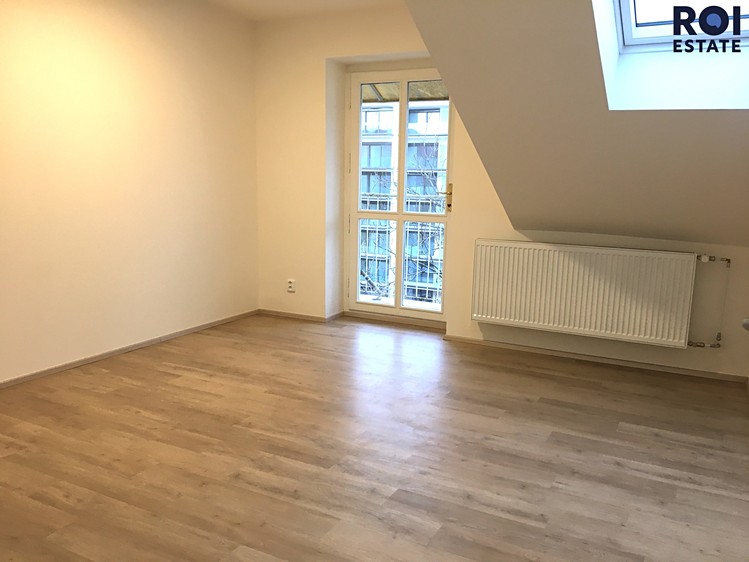 Pronájem bytu 2+kk 54 m² (Podkrovní) - foto 4