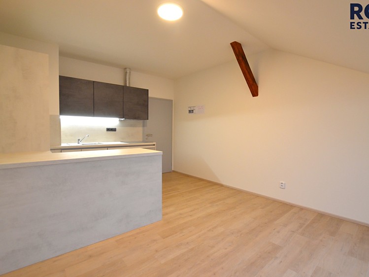 Pronájem bytu 2+kk 54 m² (Podkrovní) - foto 8