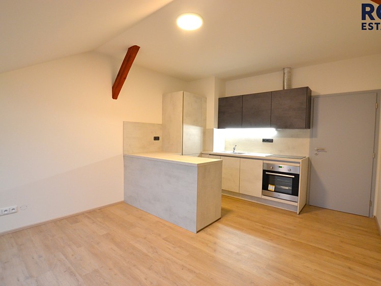 Pronájem bytu 2+kk 54 m² (Podkrovní) - foto 5