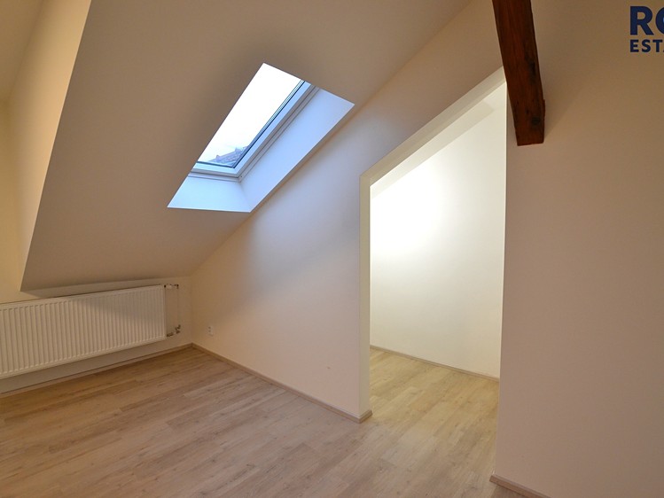Pronájem bytu 2+kk 54 m² (Podkrovní) - foto 7