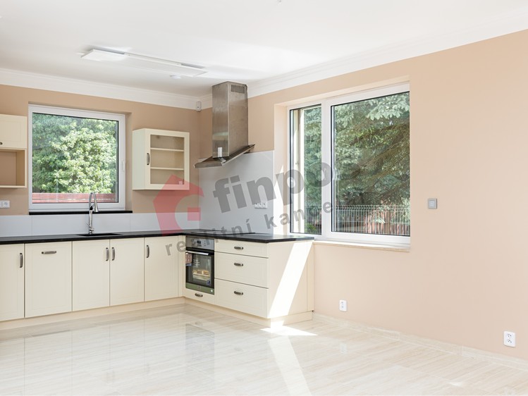 Pronájem rodinného domu 151 m², pozemek 434 m² - foto 2