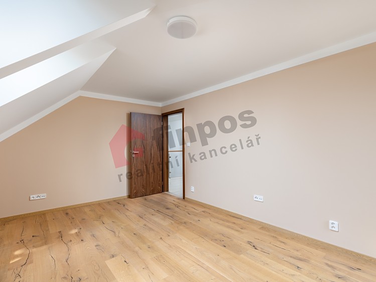 Pronájem rodinného domu 151 m², pozemek 434 m² - foto 8