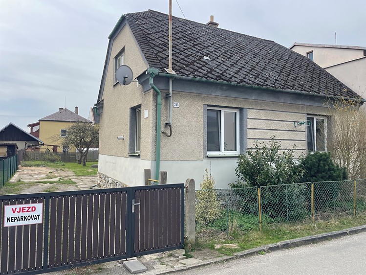 Prodej rodinného domu 143 m², pozemek 533 m² - foto 2
