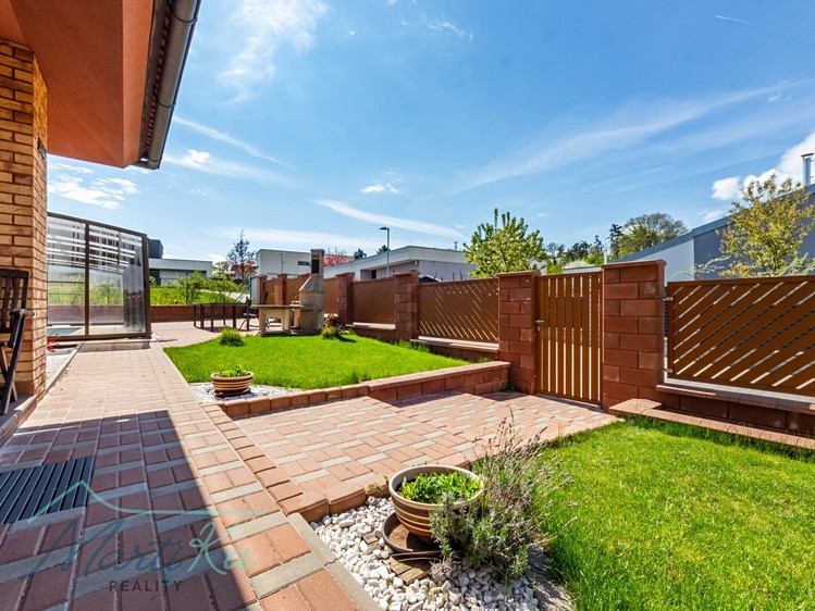 Prodej  rodinného domu 392 m², pozemek 973 m² - foto 7