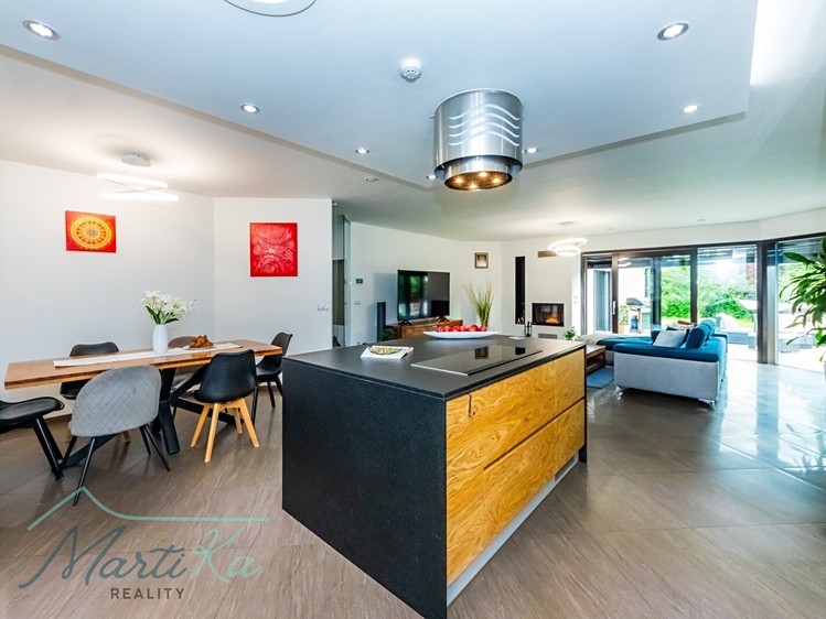 Prodej  rodinného domu 220 m², pozemek 901 m² - foto 3