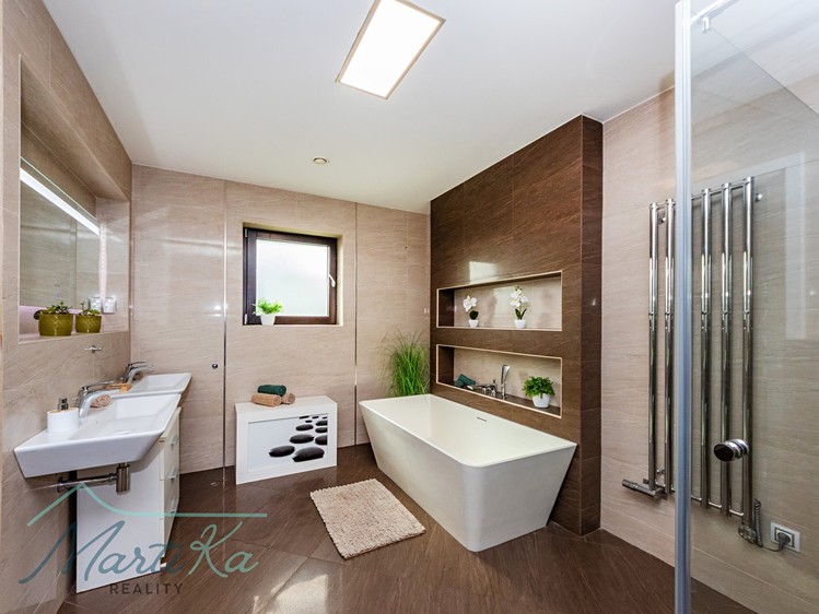 Prodej  rodinného domu 220 m², pozemek 901 m² - foto 5