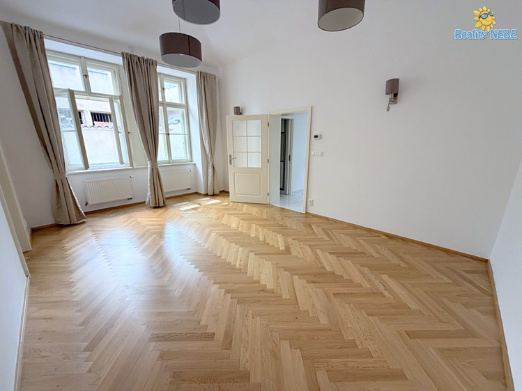 Pronájem bytu 2+kk 65 m² - foto 2