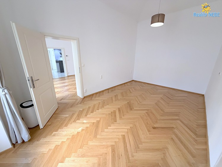 Pronájem bytu 2+kk 65 m² - foto 3