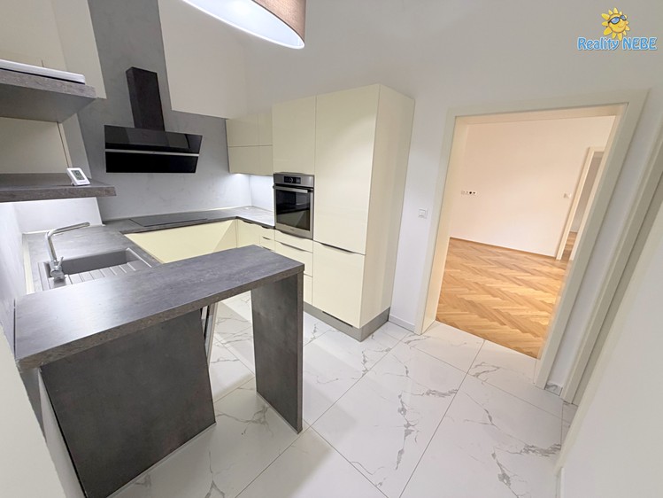 Pronájem bytu 2+kk 65 m² - foto 1
