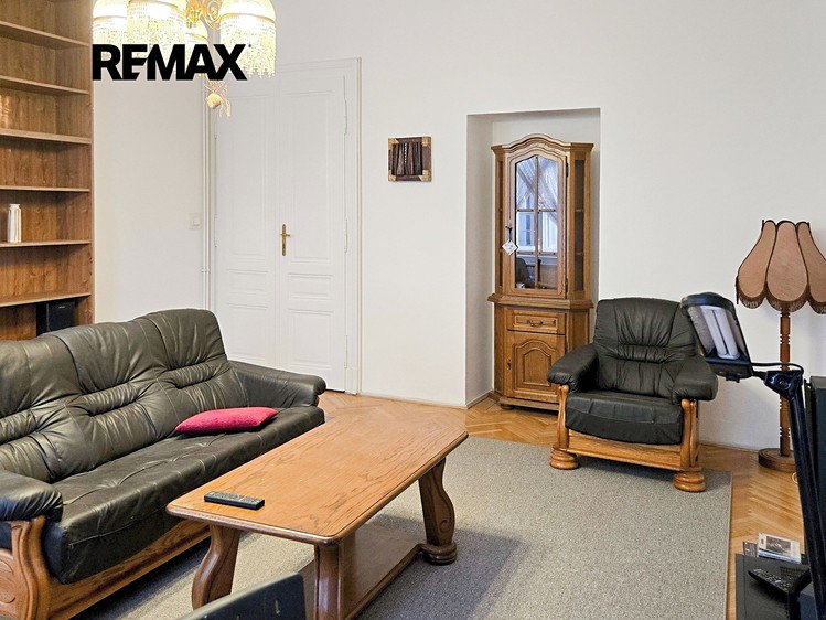 Pronájem bytu 2+1 81 m² - foto 2