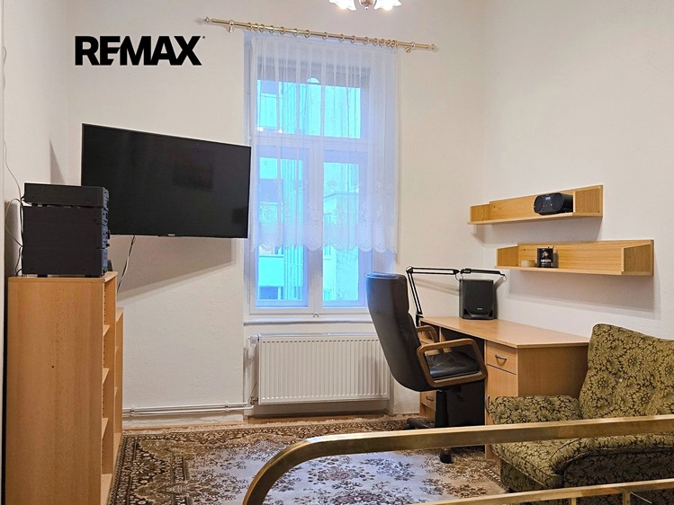 Pronájem bytu 2+1 81 m² - foto 5