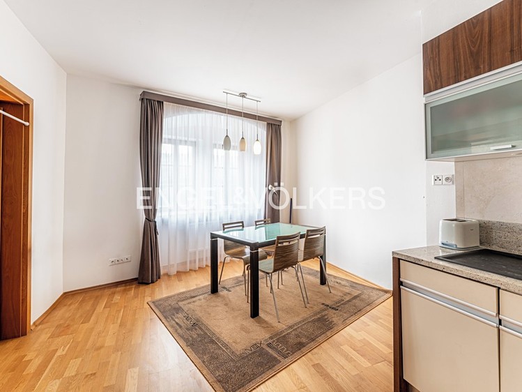 Pronájem bytu 2+1 85 m² - foto 1