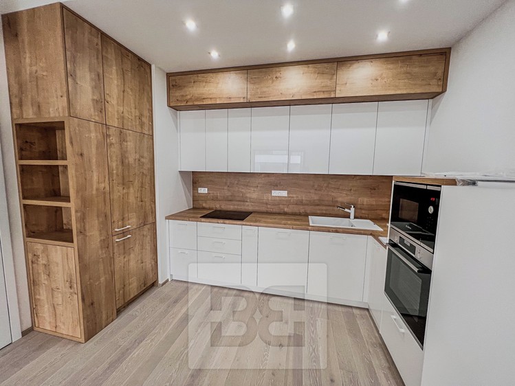 Pronájem bytu 3+kk 88 m² - foto 2