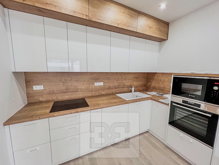 Pronájem bytu 3+kk 88 m² - foto 3