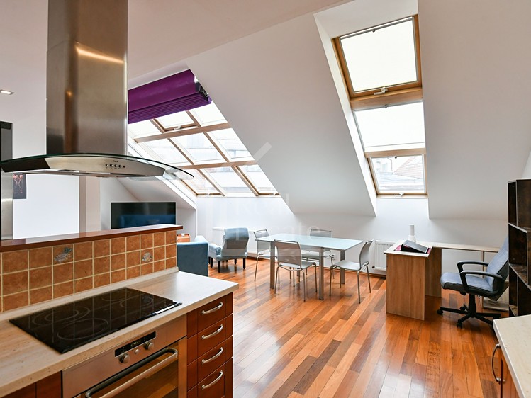 Pronájem bytu 2+kk 107 m² - foto 1