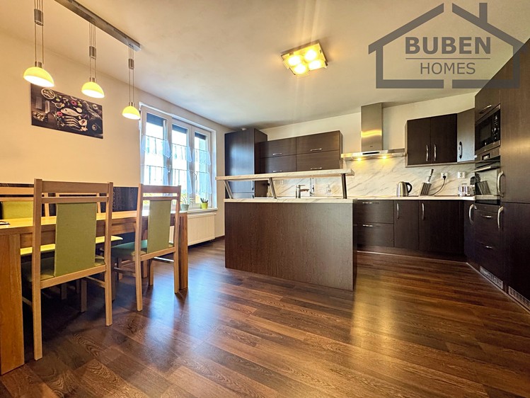 Prodej vícegeneračního domu 414 m², pozemek 939 m² - foto 2