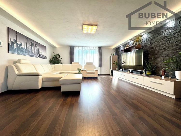 Prodej vícegeneračního domu 414 m², pozemek 939 m² - foto 3