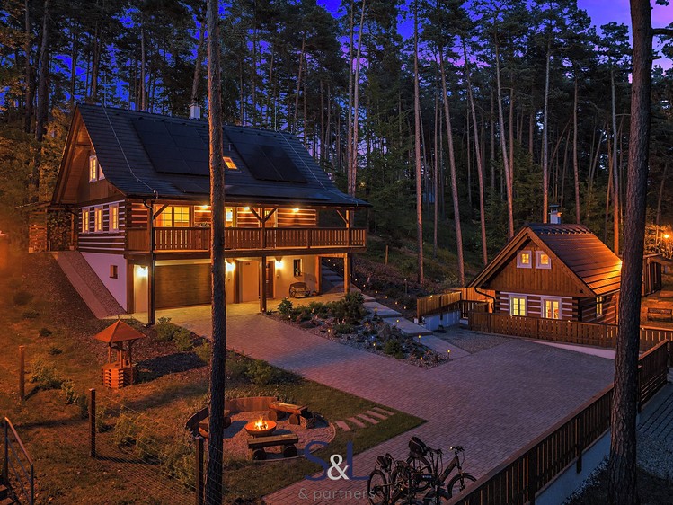 Prodej rodinného domu 197 m², pozemek 1 165 m² - foto 4