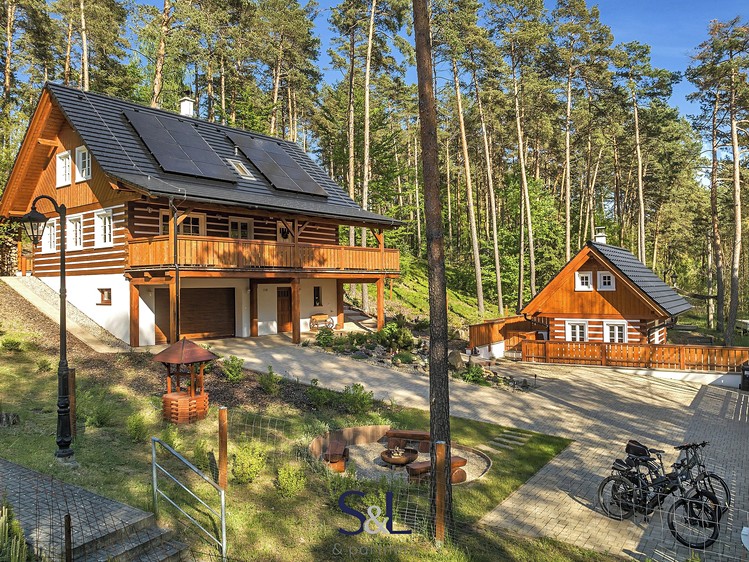Prodej rodinného domu 197 m², pozemek 1 165 m² - foto 3
