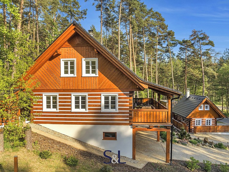 Prodej rodinného domu 197 m², pozemek 1 165 m² - foto 1