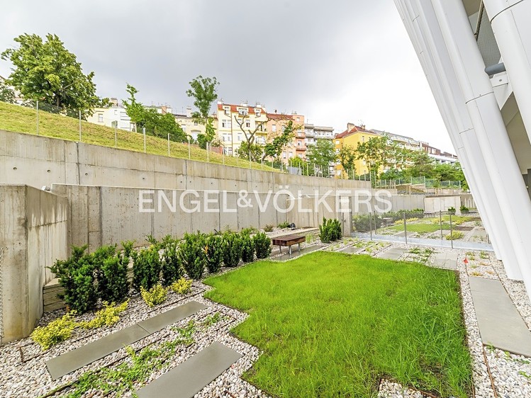 Pronájem bytu 1+kk 66 m² - foto 4