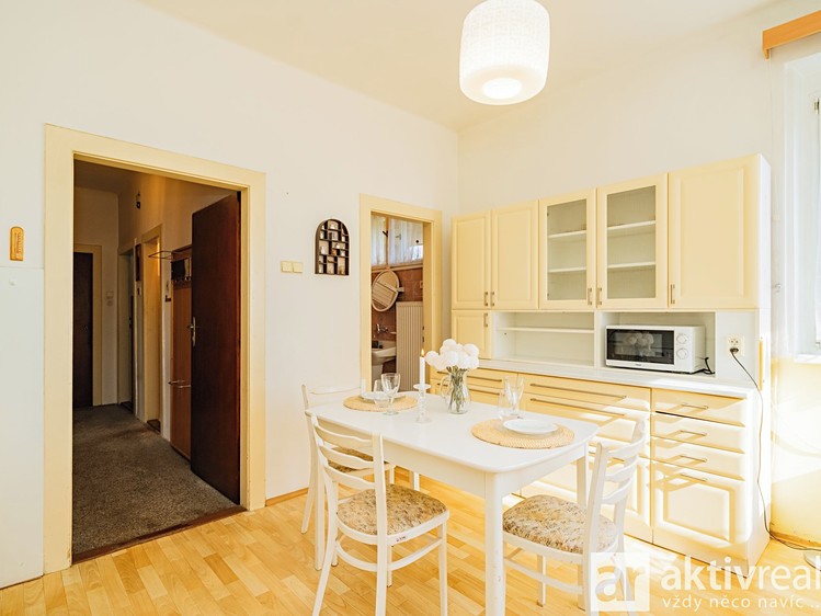 Prodej vily 233 m², pozemek 557 m² - foto 4