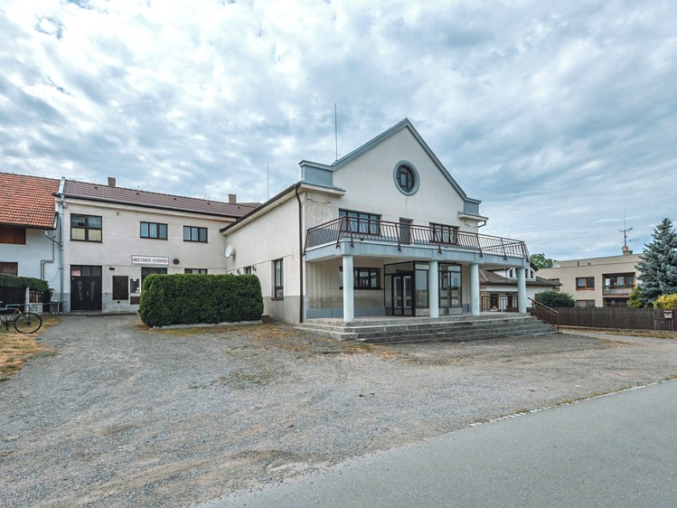 Prodej rodinného domu 865 m², pozemek 843 m² - foto 4