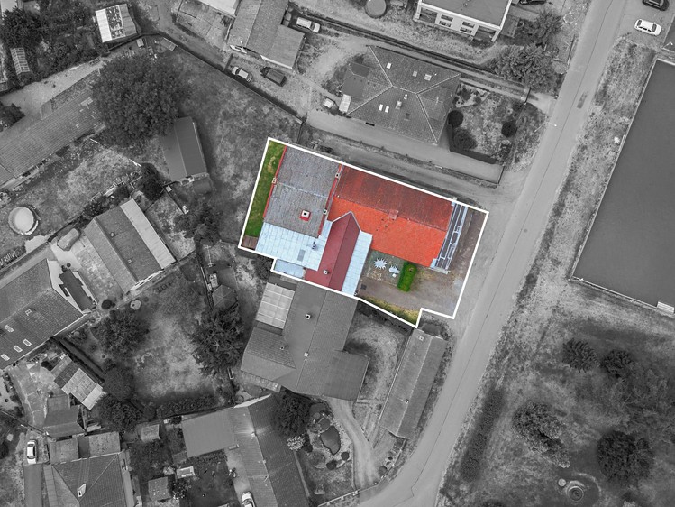 Prodej rodinného domu 865 m², pozemek 843 m² - foto 2