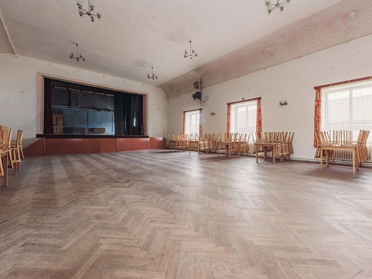 Prodej rodinného domu 865 m², pozemek 843 m² - foto 6