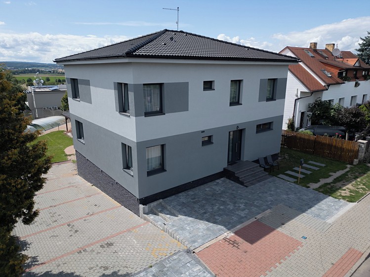 Prodej rodinného domu 210 m², pozemek 837 m² - foto 1