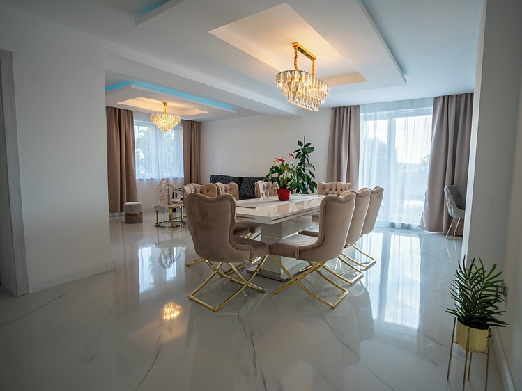 Prodej rodinného domu 210 m², pozemek 837 m² - foto 2