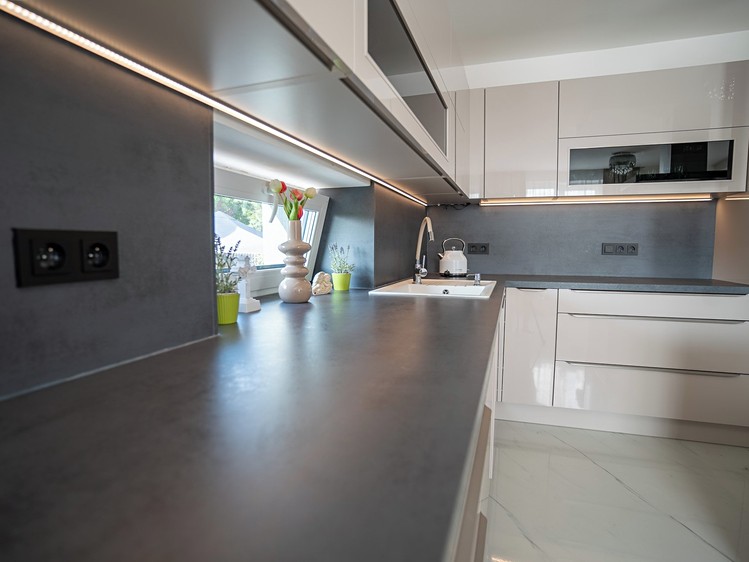 Prodej rodinného domu 210 m², pozemek 837 m² - foto 4