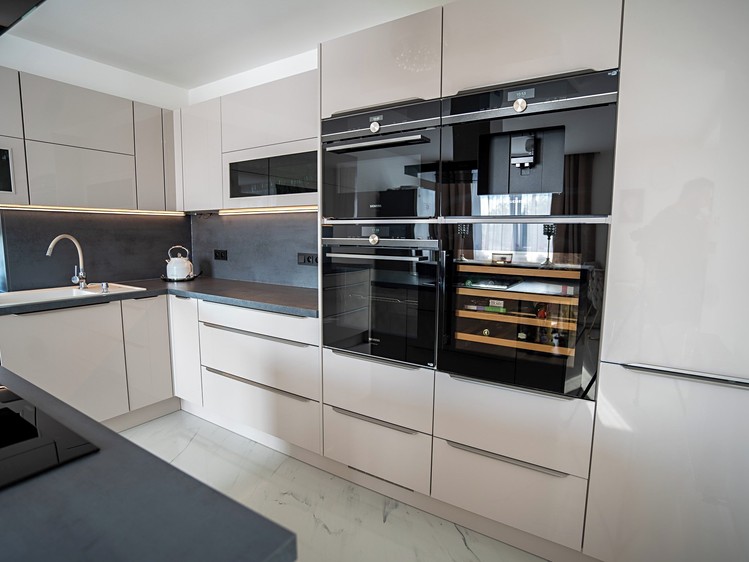 Prodej rodinného domu 210 m², pozemek 837 m² - foto 5