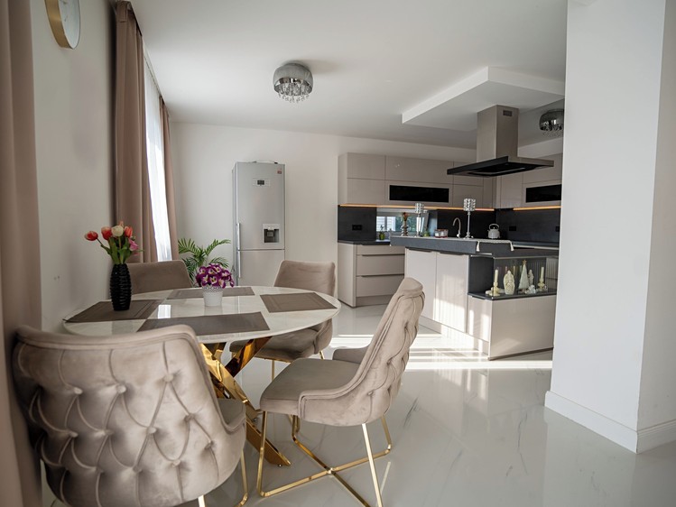 Prodej rodinného domu 210 m², pozemek 837 m² - foto 7