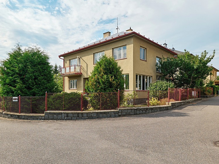 Prodej rodinného domu 210 m², pozemek 845 m² - foto 1
