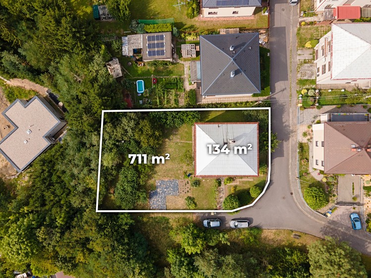 Prodej rodinného domu 210 m², pozemek 845 m² - foto 2